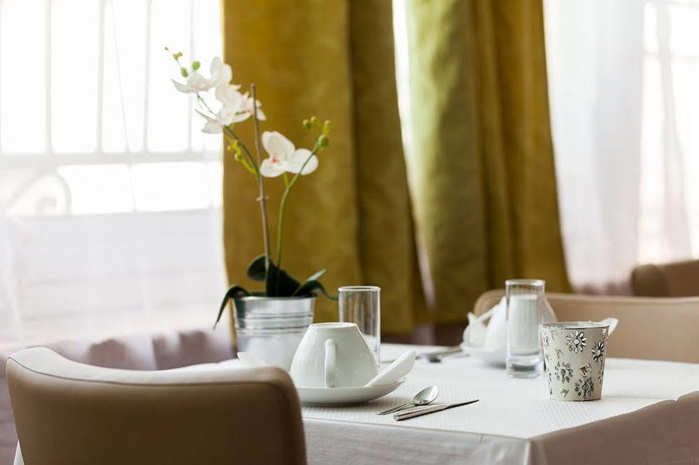 Logis Le Relais Sarrasin Hotel Vezenobres Luaran gambar