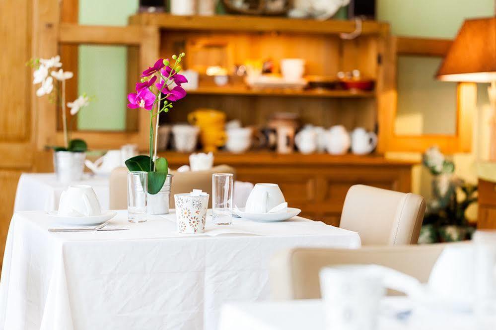 Logis Le Relais Sarrasin Hotel Vezenobres Luaran gambar